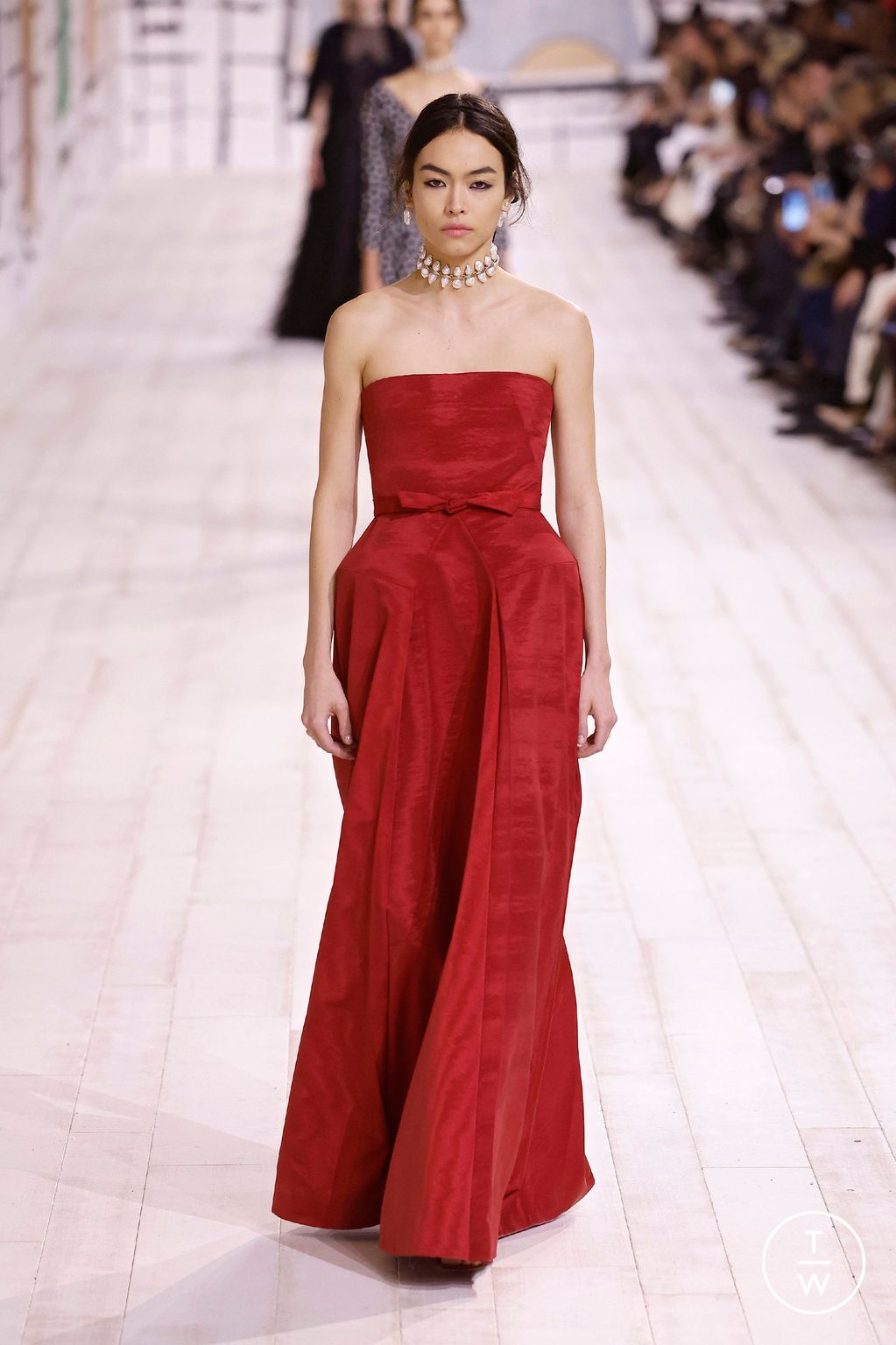 Fashion Week Paris Spring/Summer 2024 look 48 from the Christian Dior collection couture
