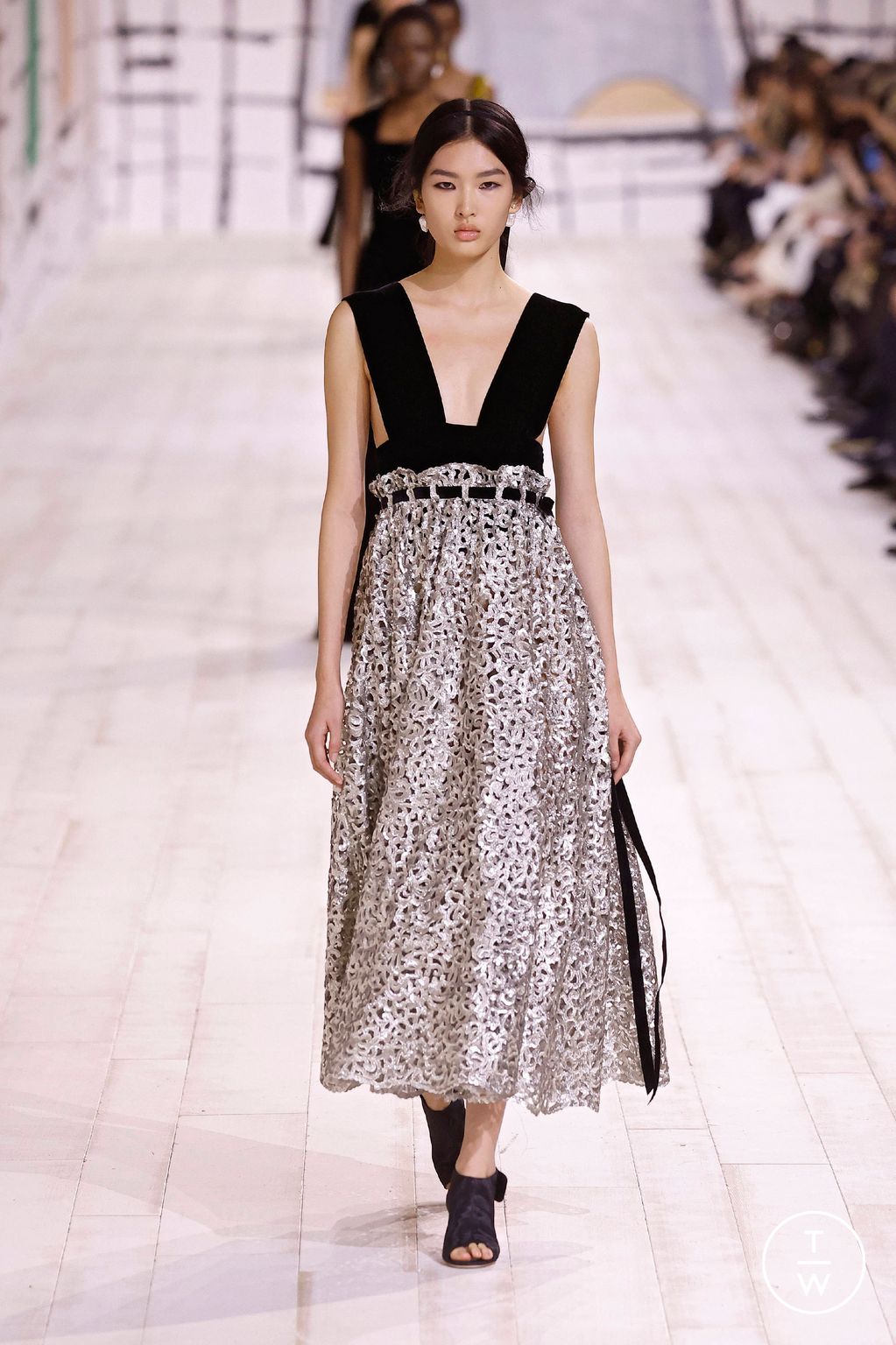 Fashion Week Paris Spring/Summer 2024 look 51 from the Christian Dior collection couture