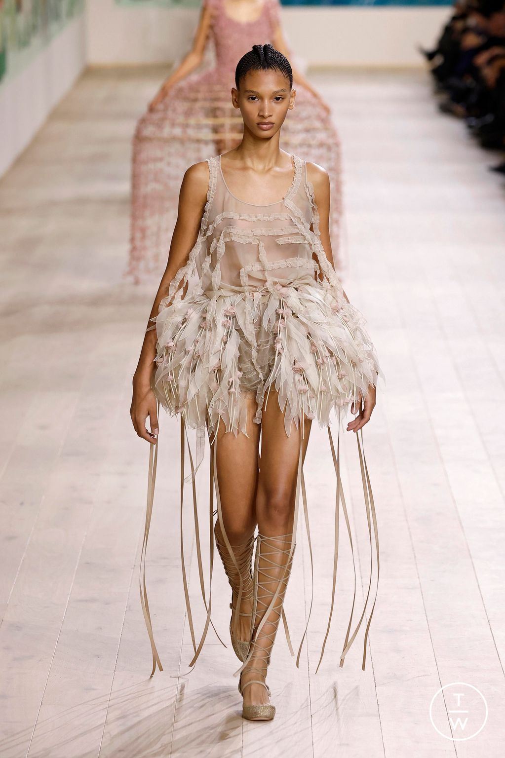 Fashion Week Paris Spring/Summer 2025 look 46 from the Dior collection 高级定制