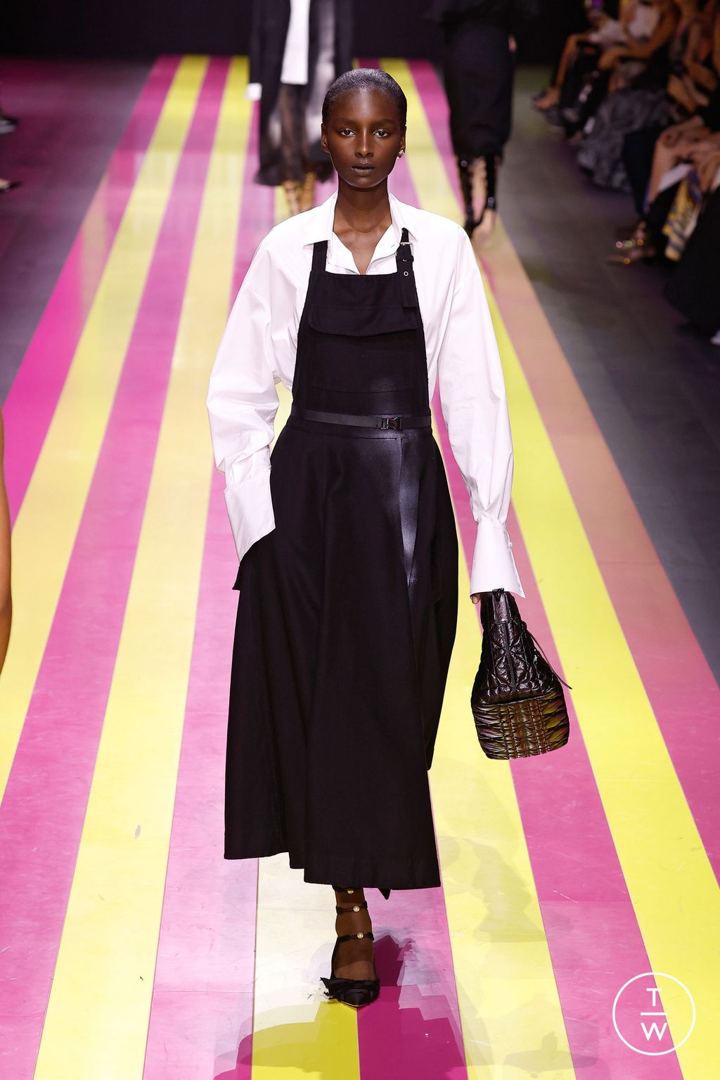 Fashion Week Paris Spring/Summer 2024 look 19 from the Christian Dior collection 女装