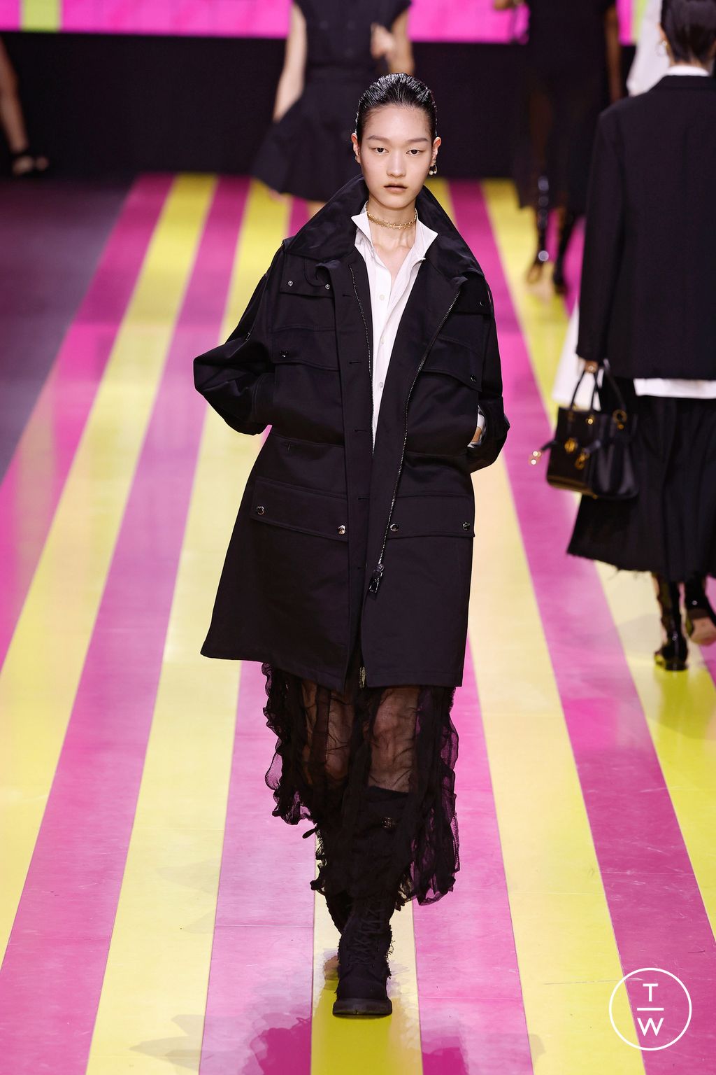 Fashion Week Paris Spring/Summer 2024 look 25 from the Christian Dior collection womenswear