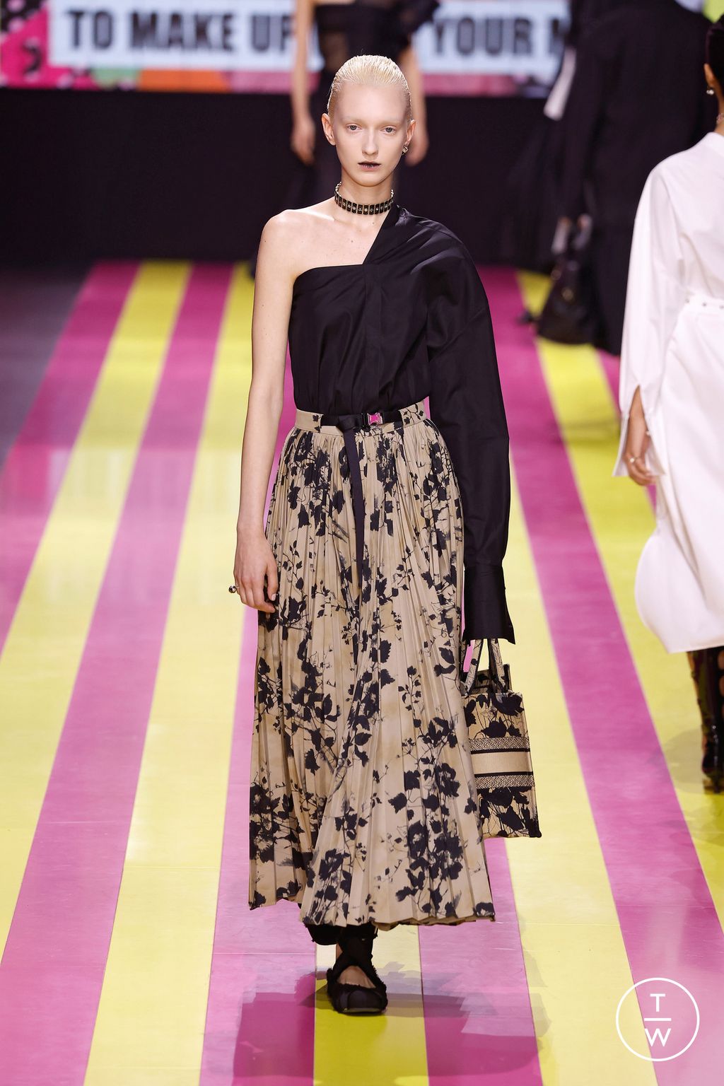 Fashion Week Paris Spring/Summer 2024 look 28 from the Christian Dior collection 女装