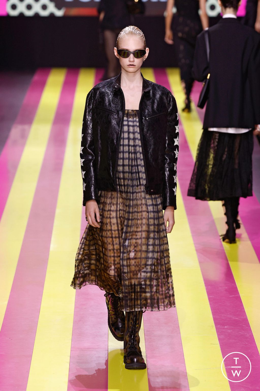 Fashion Week Paris Spring/Summer 2024 look 34 from the Christian Dior collection womenswear