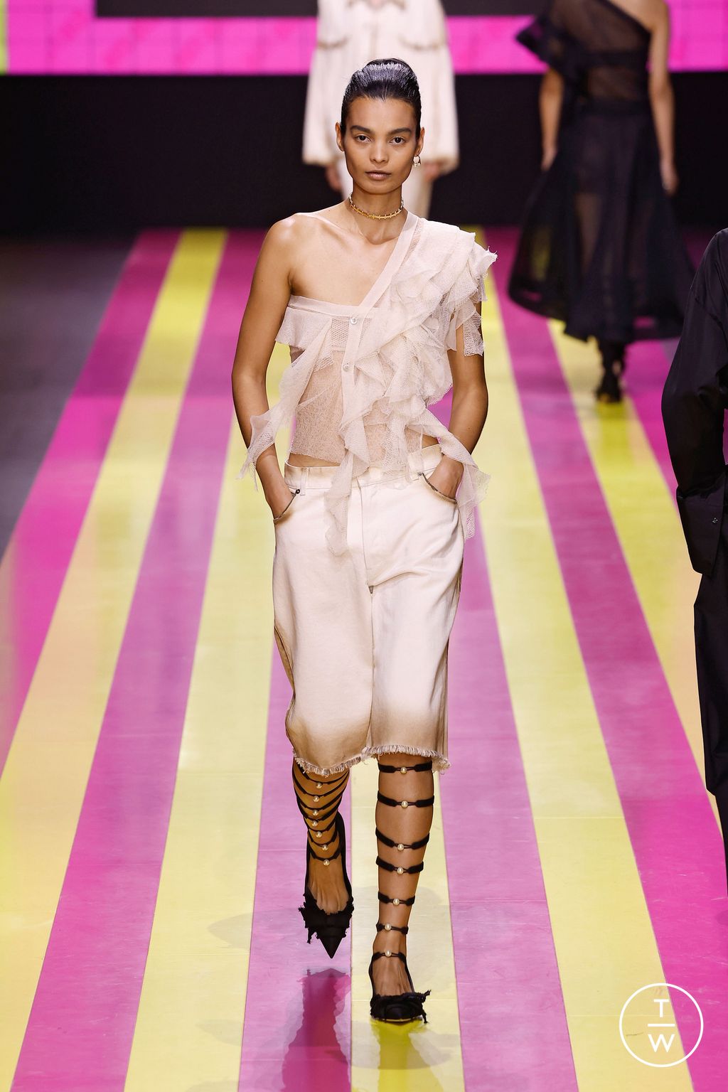 Fashion Week Paris Spring/Summer 2024 look 45 from the Christian Dior collection womenswear