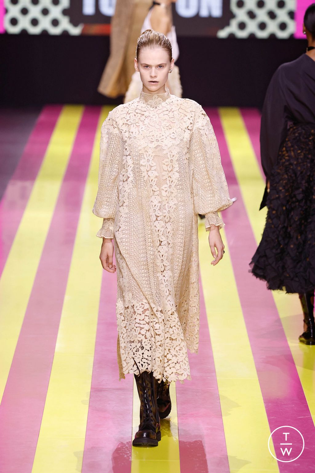 Fashion Week Paris Spring/Summer 2024 look 60 from the Christian Dior collection womenswear