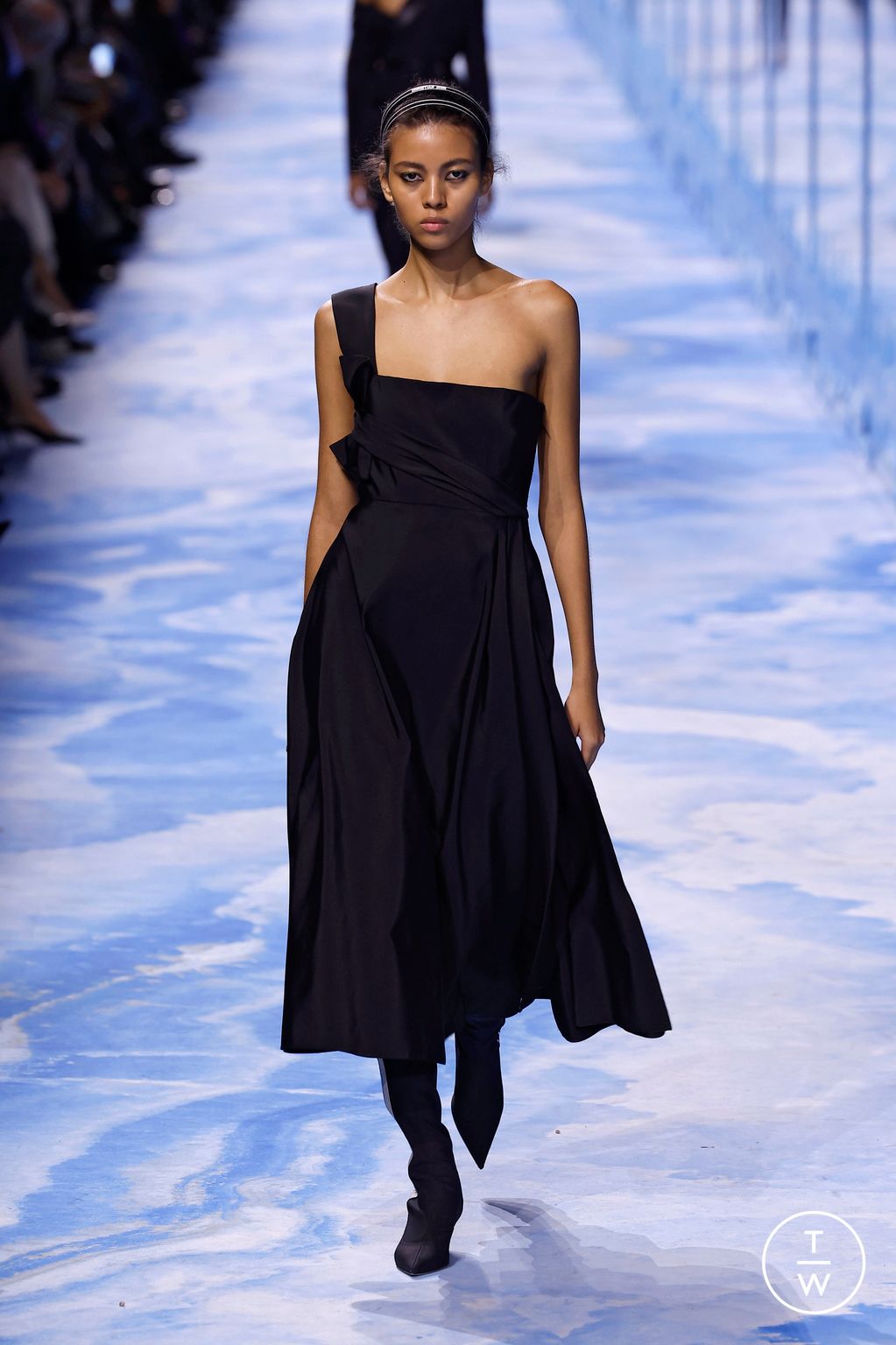 Fashion Week Paris Spring/Summer 2025 look 10 from the Dior collection womenswear