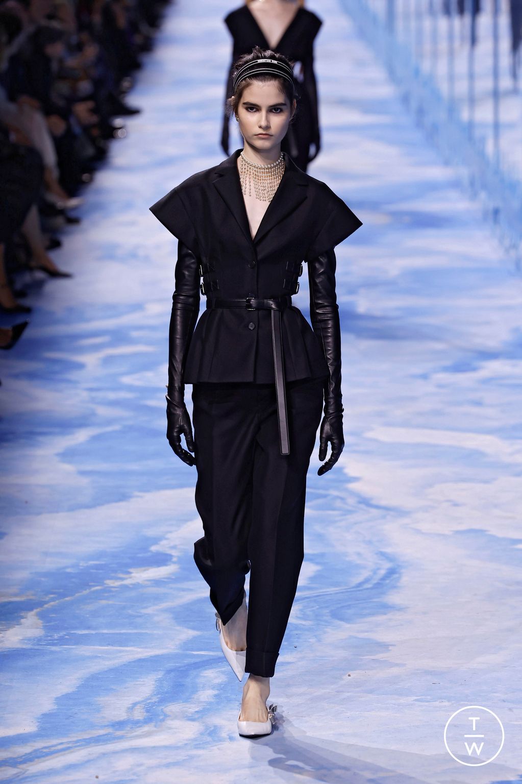 Fashion Week Paris Spring/Summer 2025 look 16 from the Dior collection womenswear