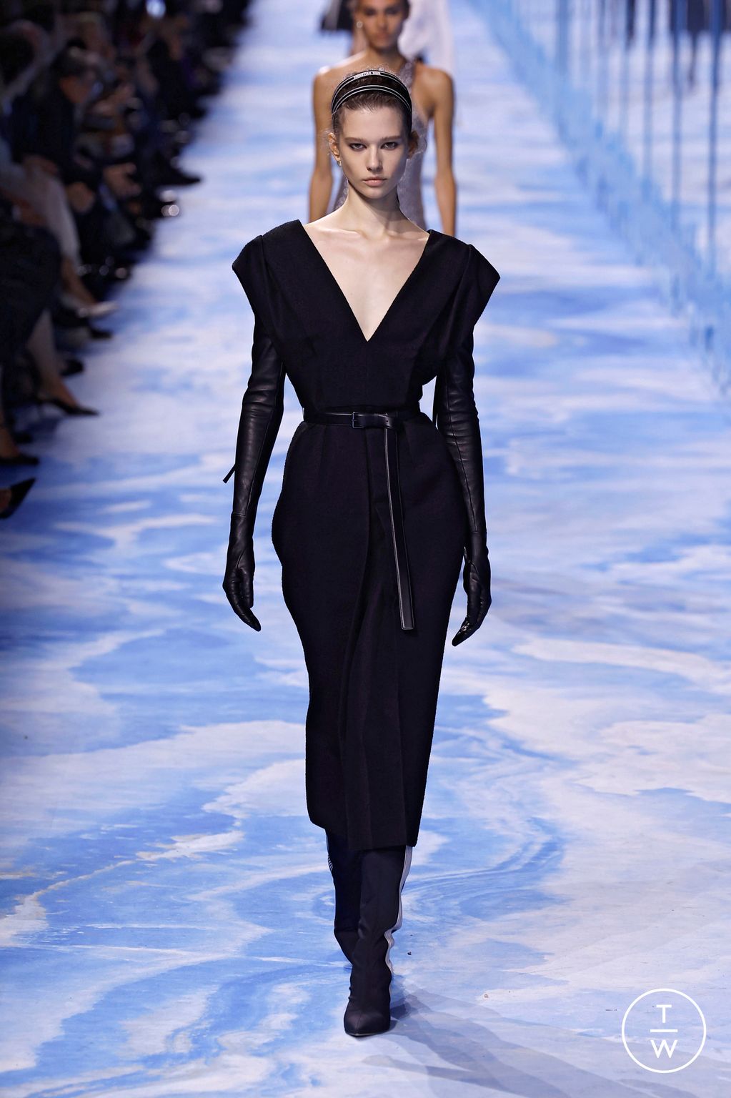 Fashion Week Paris Spring/Summer 2025 look 17 from the Dior collection womenswear