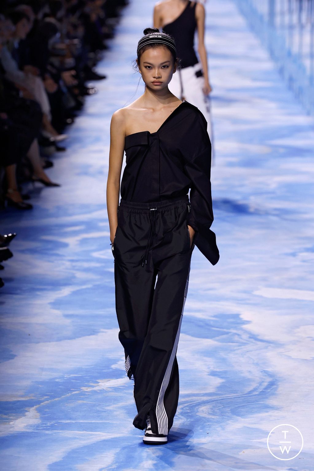Fashion Week Paris Spring/Summer 2025 look 22 from the Dior collection womenswear