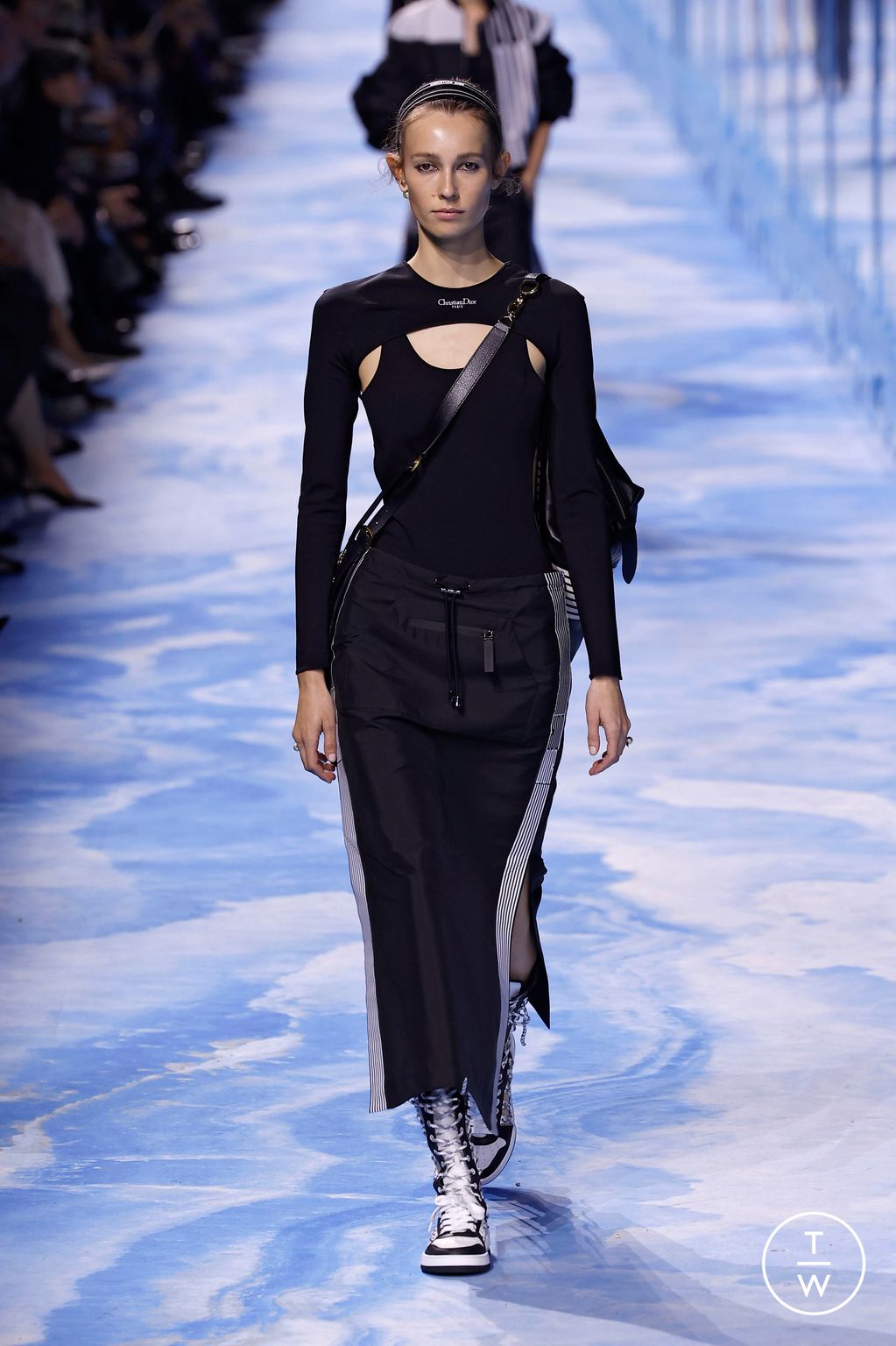 Fashion Week Paris Spring/Summer 2025 look 25 from the Dior collection womenswear