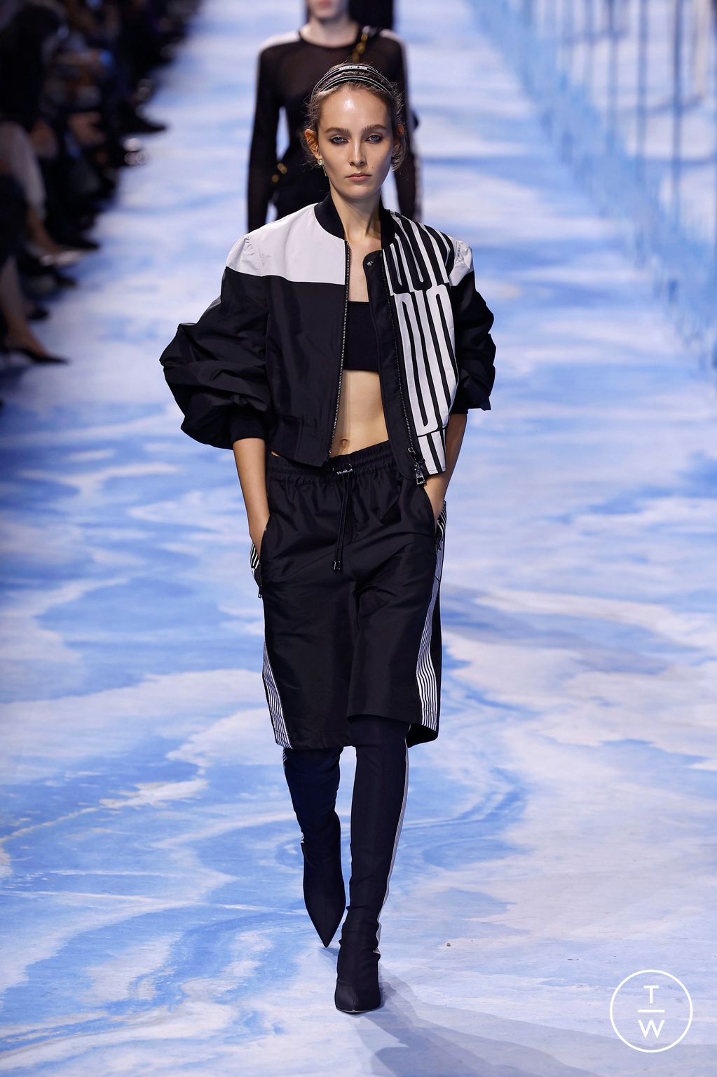 Fashion Week Paris Spring/Summer 2025 look 26 from the Dior collection womenswear