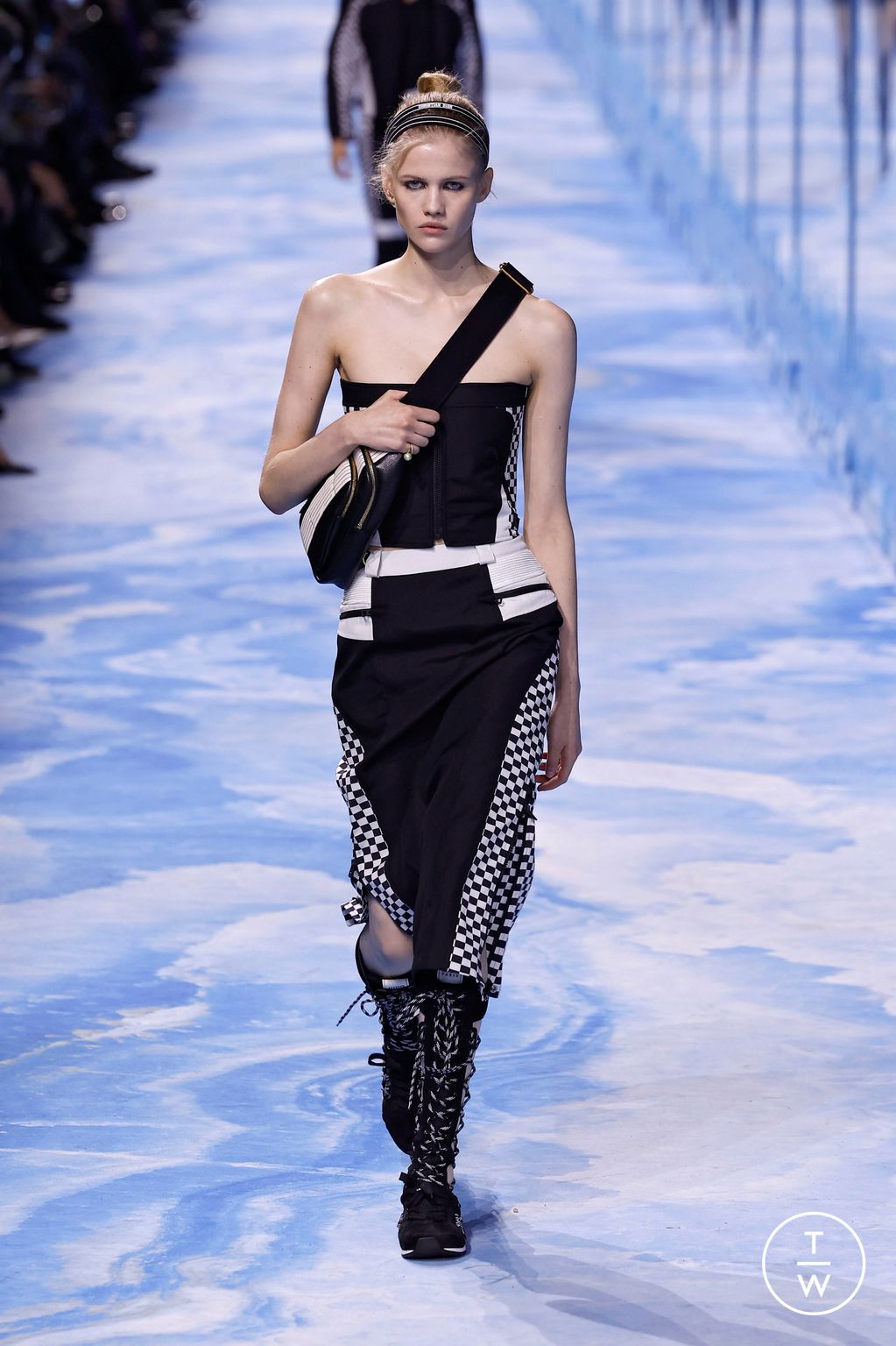 Fashion Week Paris Spring/Summer 2025 look 31 from the Dior collection womenswear