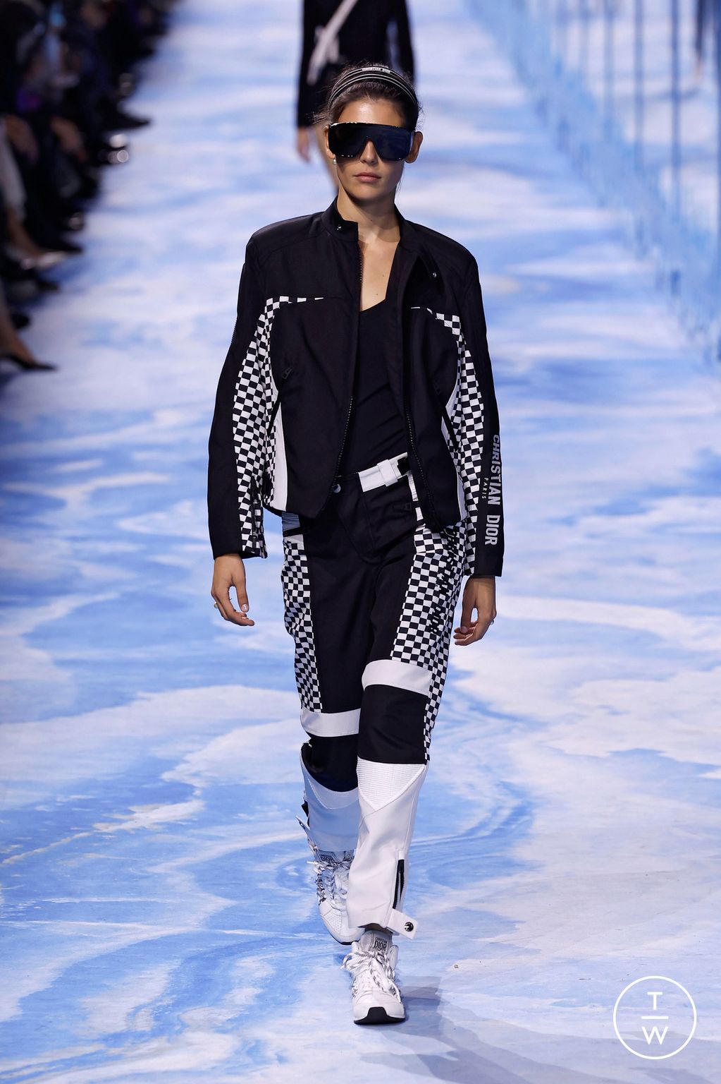 Fashion Week Paris Spring/Summer 2025 look 32 from the Dior collection womenswear