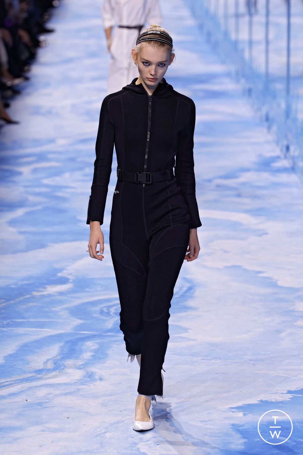 Fashion Week Paris Spring/Summer 2025 look 35 from the Dior collection womenswear