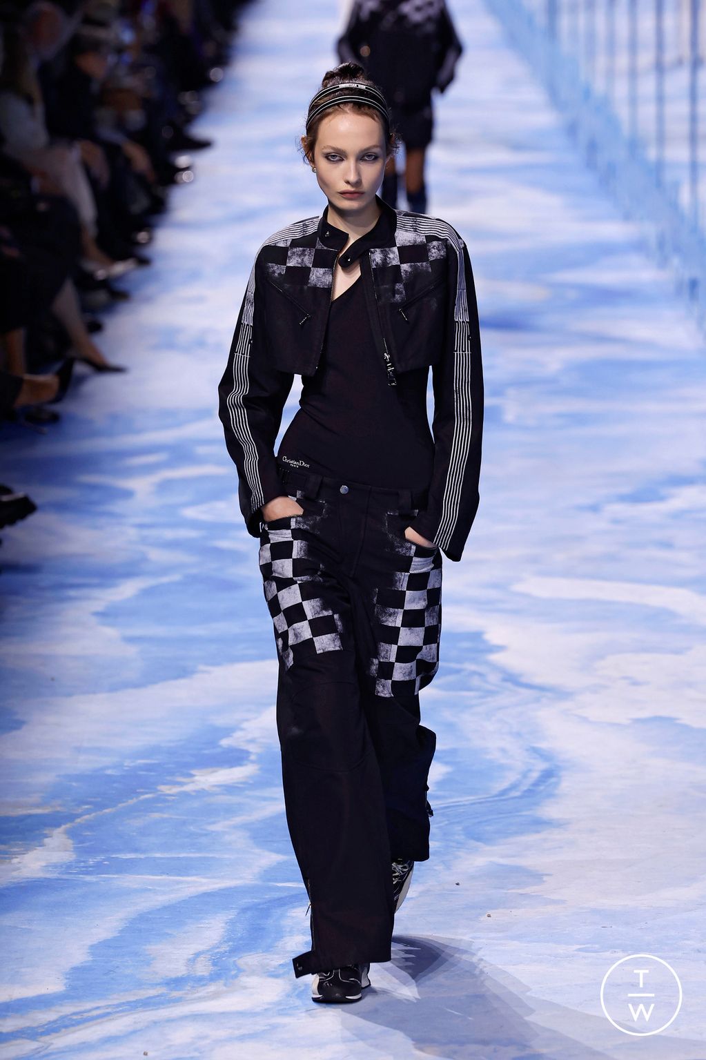 Fashion Week Paris Spring/Summer 2025 look 37 from the Dior collection womenswear