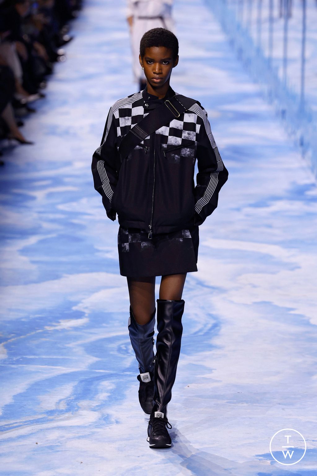 Fashion Week Paris Spring/Summer 2025 look 38 from the Dior collection womenswear