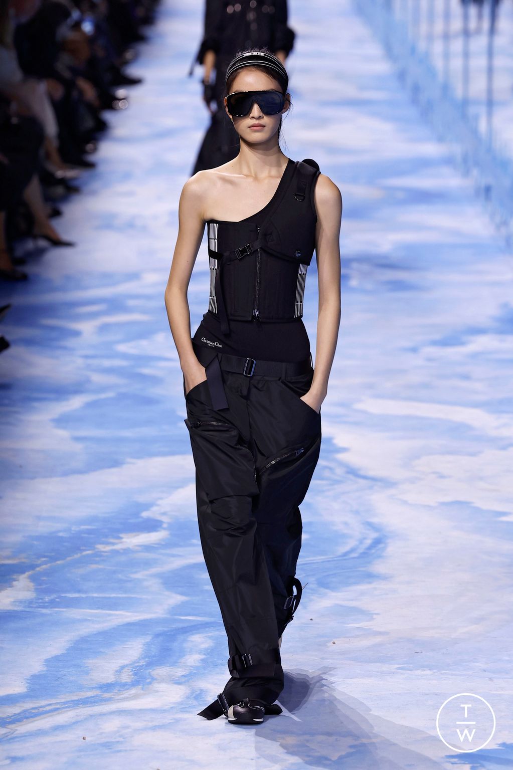 Fashion Week Paris Spring/Summer 2025 look 43 from the Dior collection womenswear