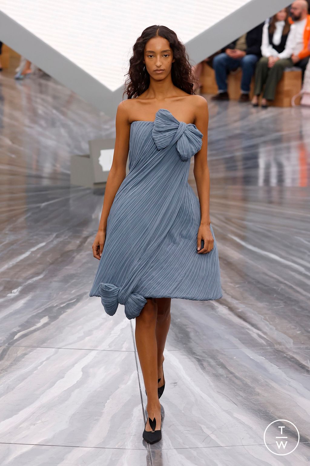 Fashion Week Paris Spring/Summer 2026 look 15 from the Dior collection womenswear