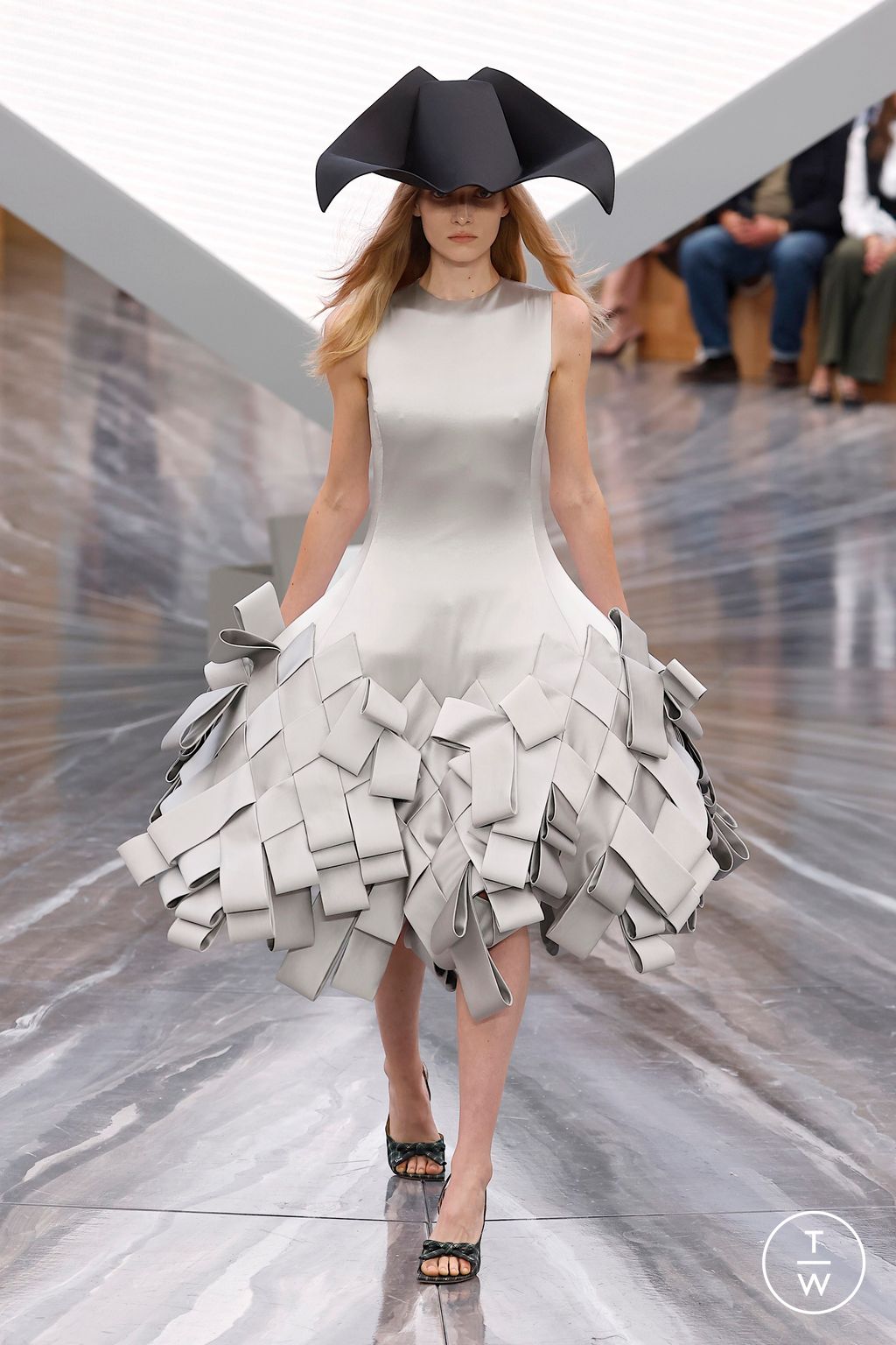 Fashion Week Paris Spring/Summer 2026 look 20 from the Dior collection womenswear