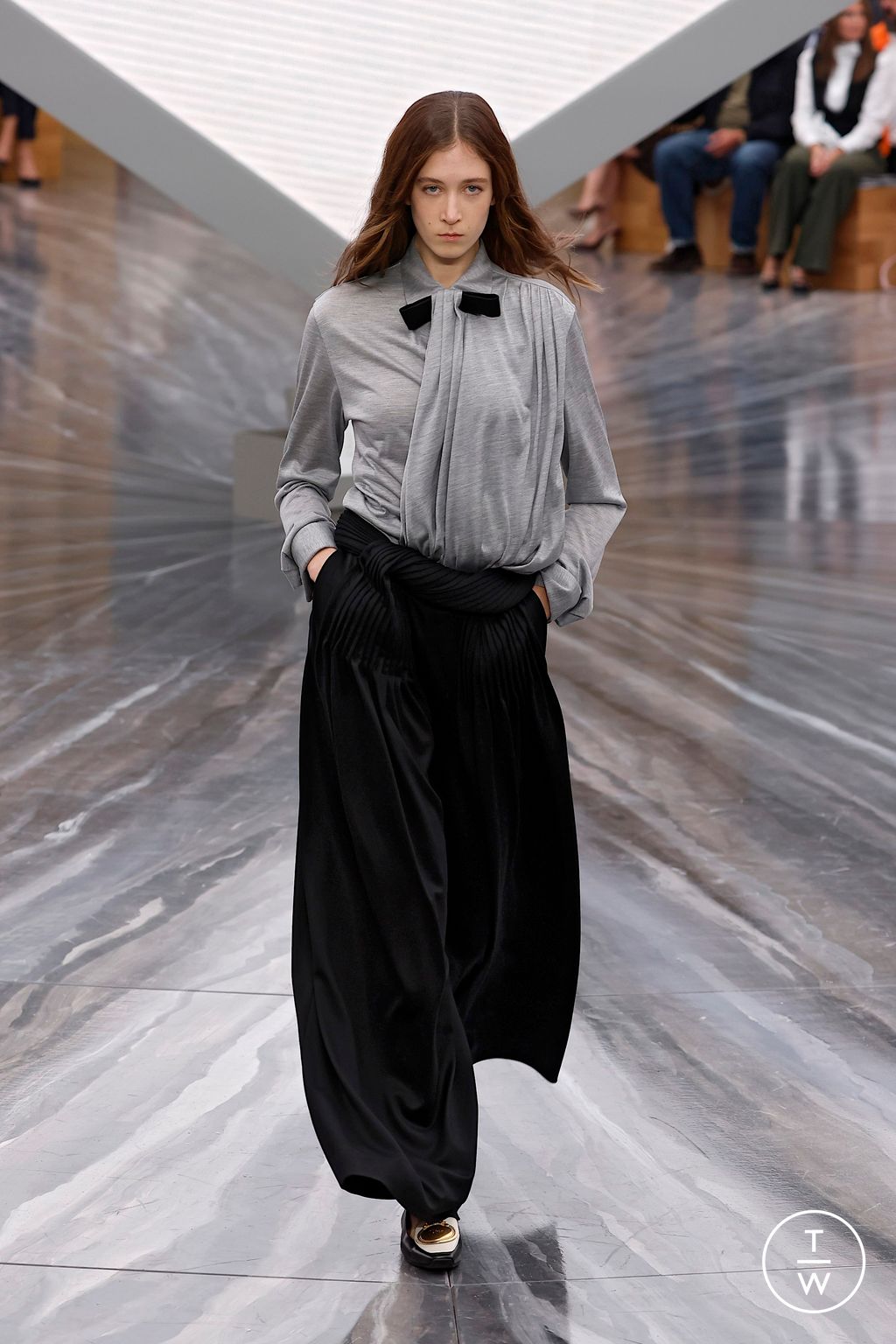 Fashion Week Paris Spring/Summer 2026 look 32 from the Dior collection womenswear