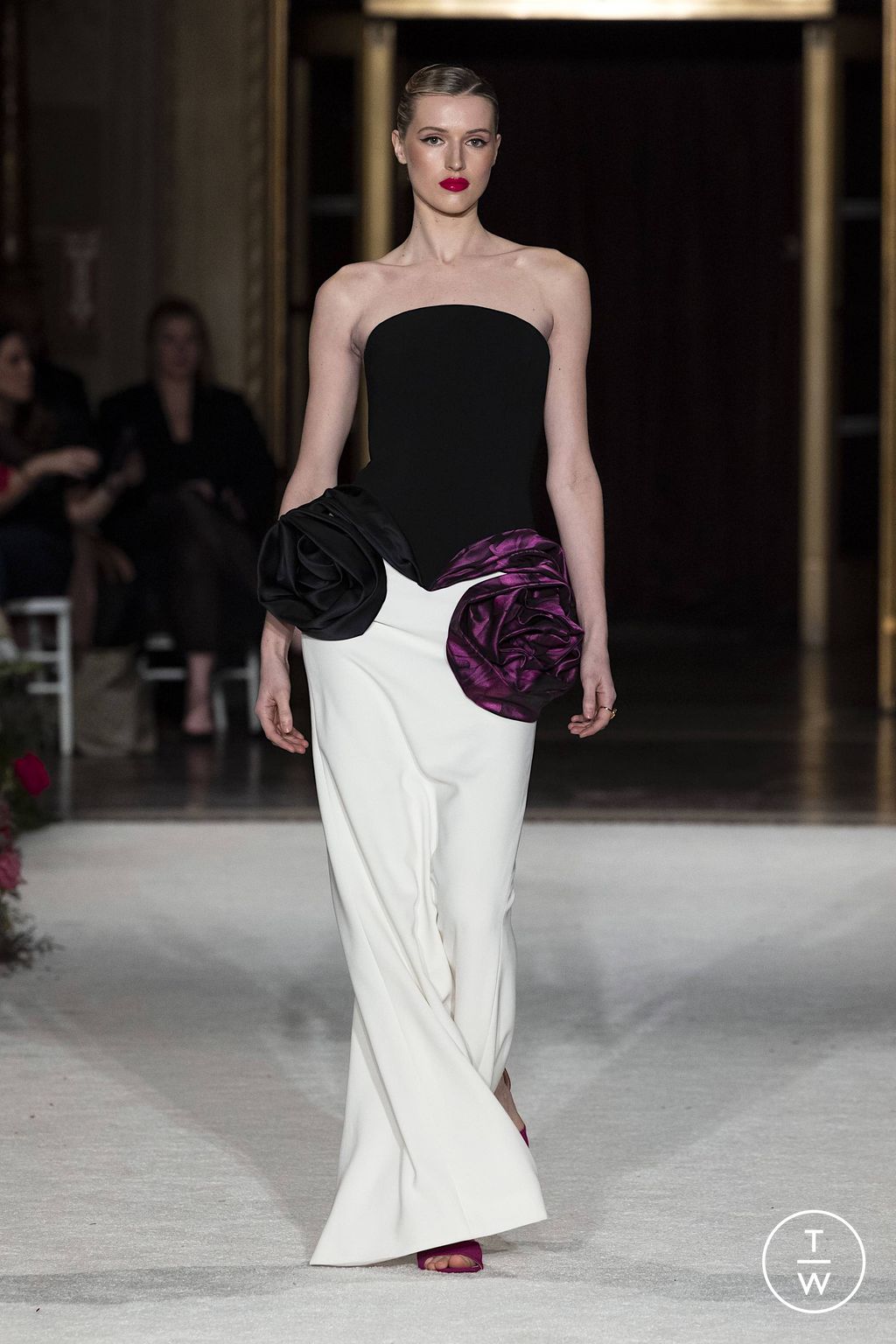 Fashion Week New York Fall/Winter 2023 look 11 from the Christian Siriano collection 女装