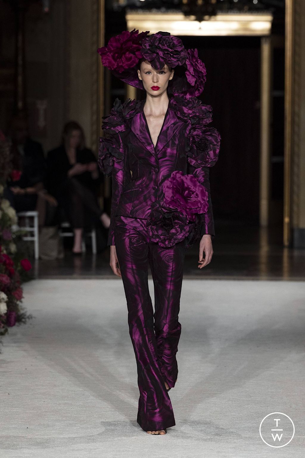 Fashion Week New York Fall/Winter 2023 look 12 from the Christian Siriano collection 女装