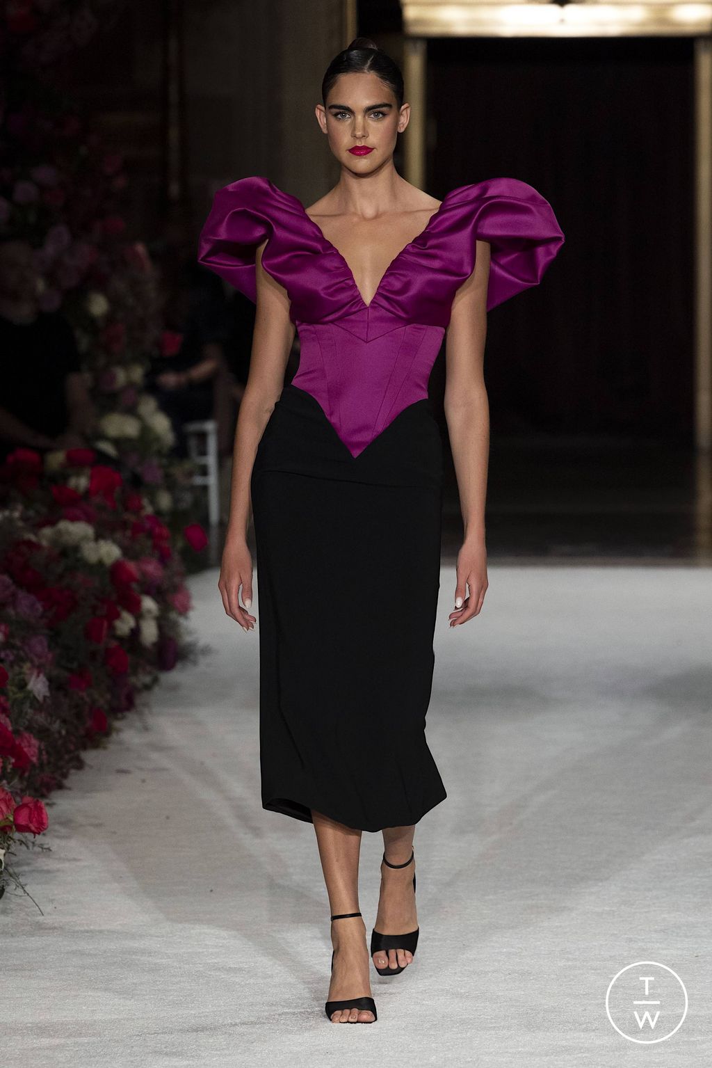 Fashion Week New York Fall/Winter 2023 look 15 de la collection Christian Siriano womenswear