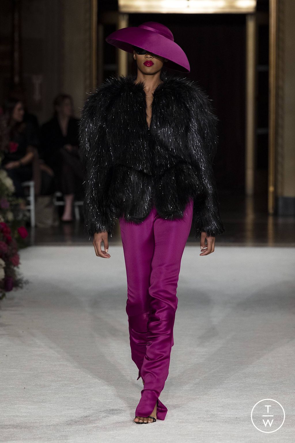 Fashion Week New York Fall/Winter 2023 look 21 de la collection Christian Siriano womenswear