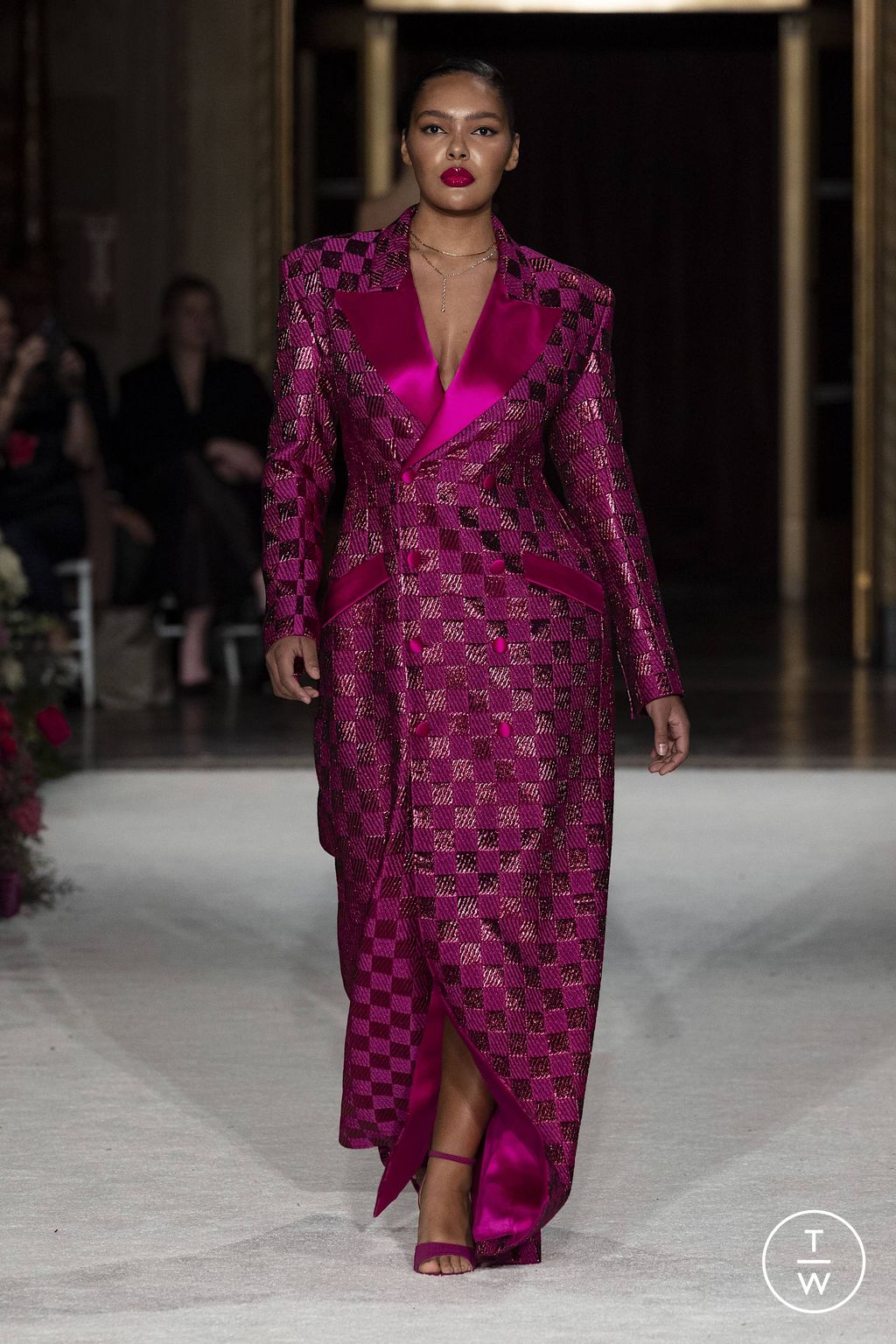 Fashion Week New York Fall/Winter 2023 look 25 from the Christian Siriano collection womenswear