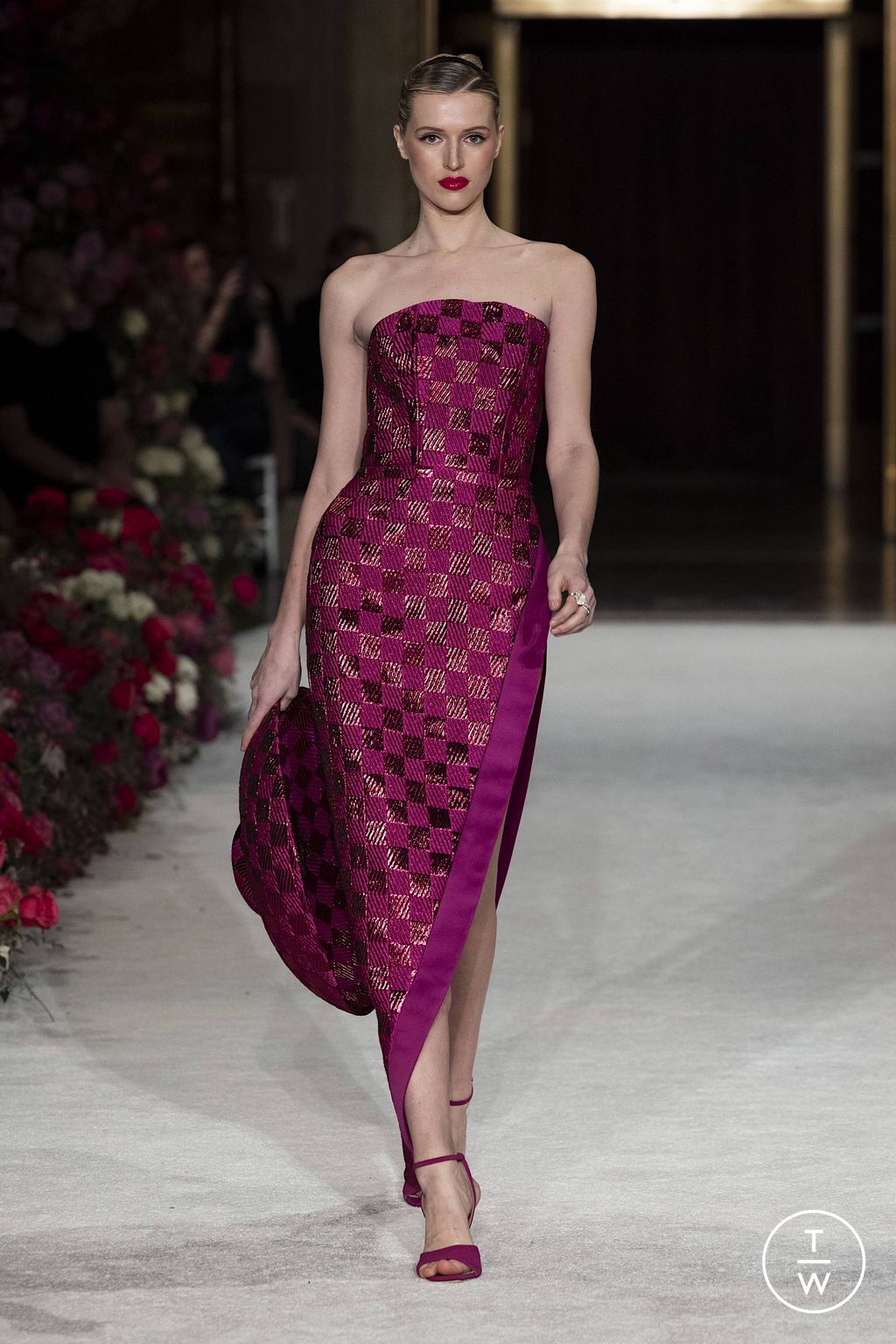 Fashion Week New York Fall/Winter 2023 look 26 from the Christian Siriano collection 女装