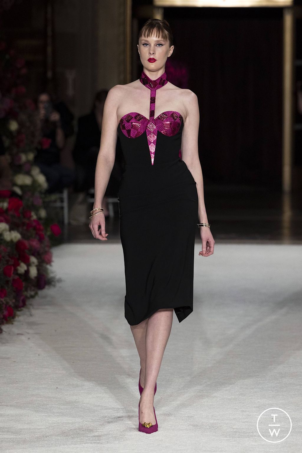 Fashion Week New York Fall/Winter 2023 look 28 from the Christian Siriano collection 女装