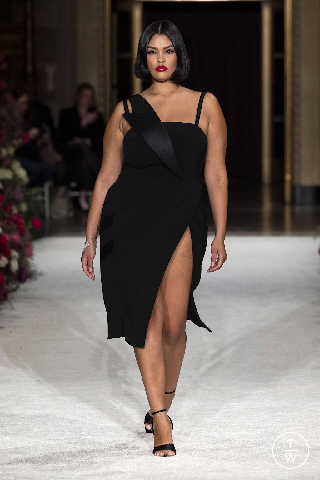 Fashion Week New York Fall/Winter 2023 look 32 de la collection Christian Siriano womenswear