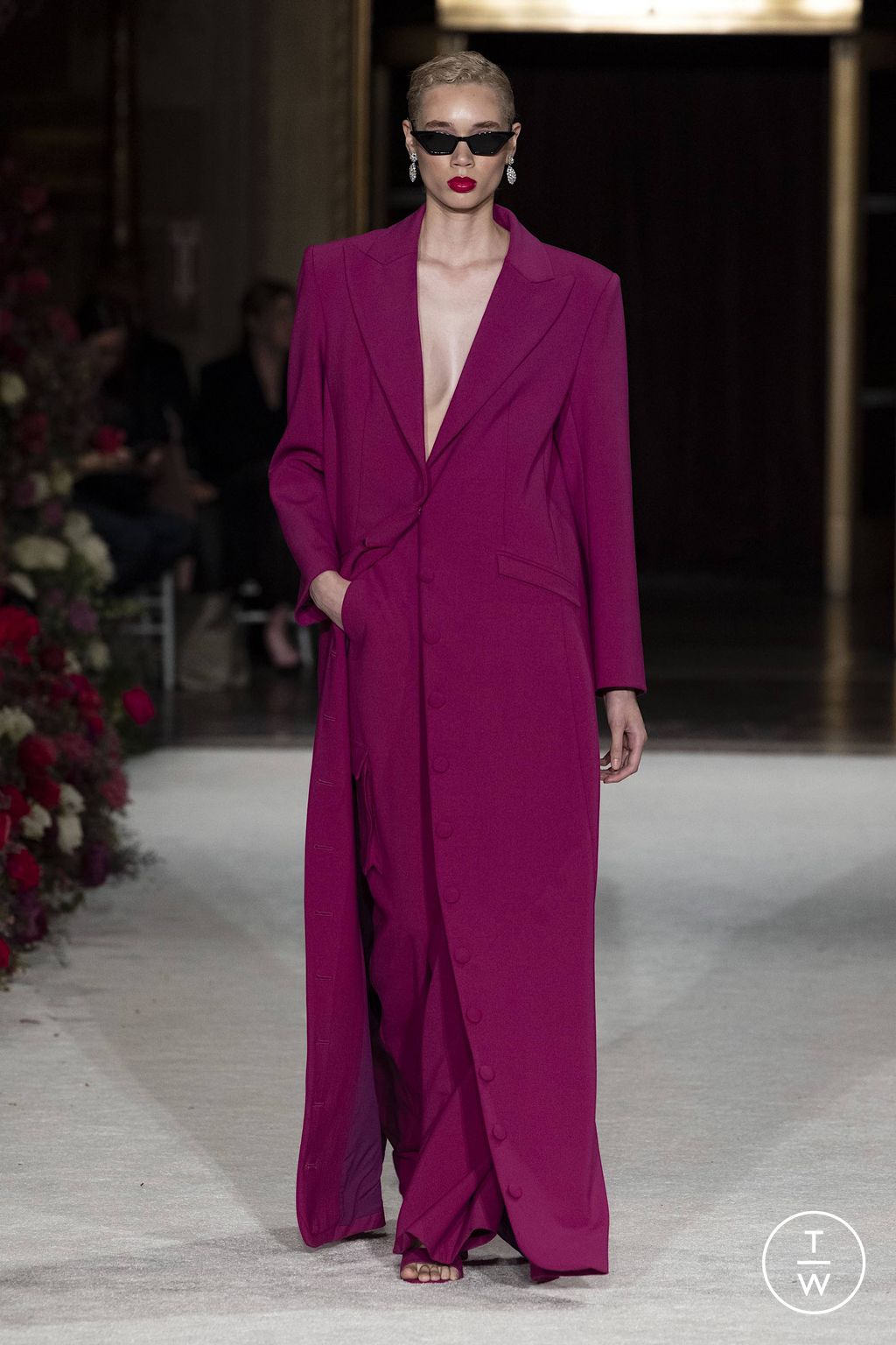 Fashion Week New York Fall/Winter 2023 look 34 from the Christian Siriano collection 女装
