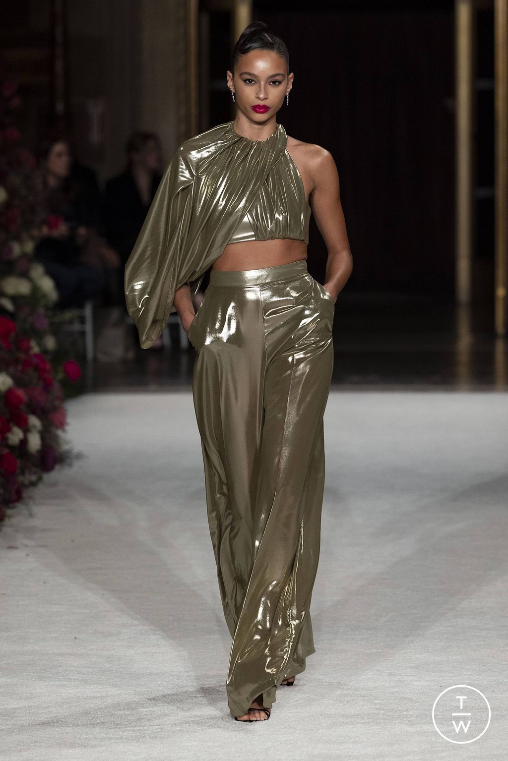 Fashion Week New York Fall/Winter 2023 look 35 de la collection Christian Siriano womenswear