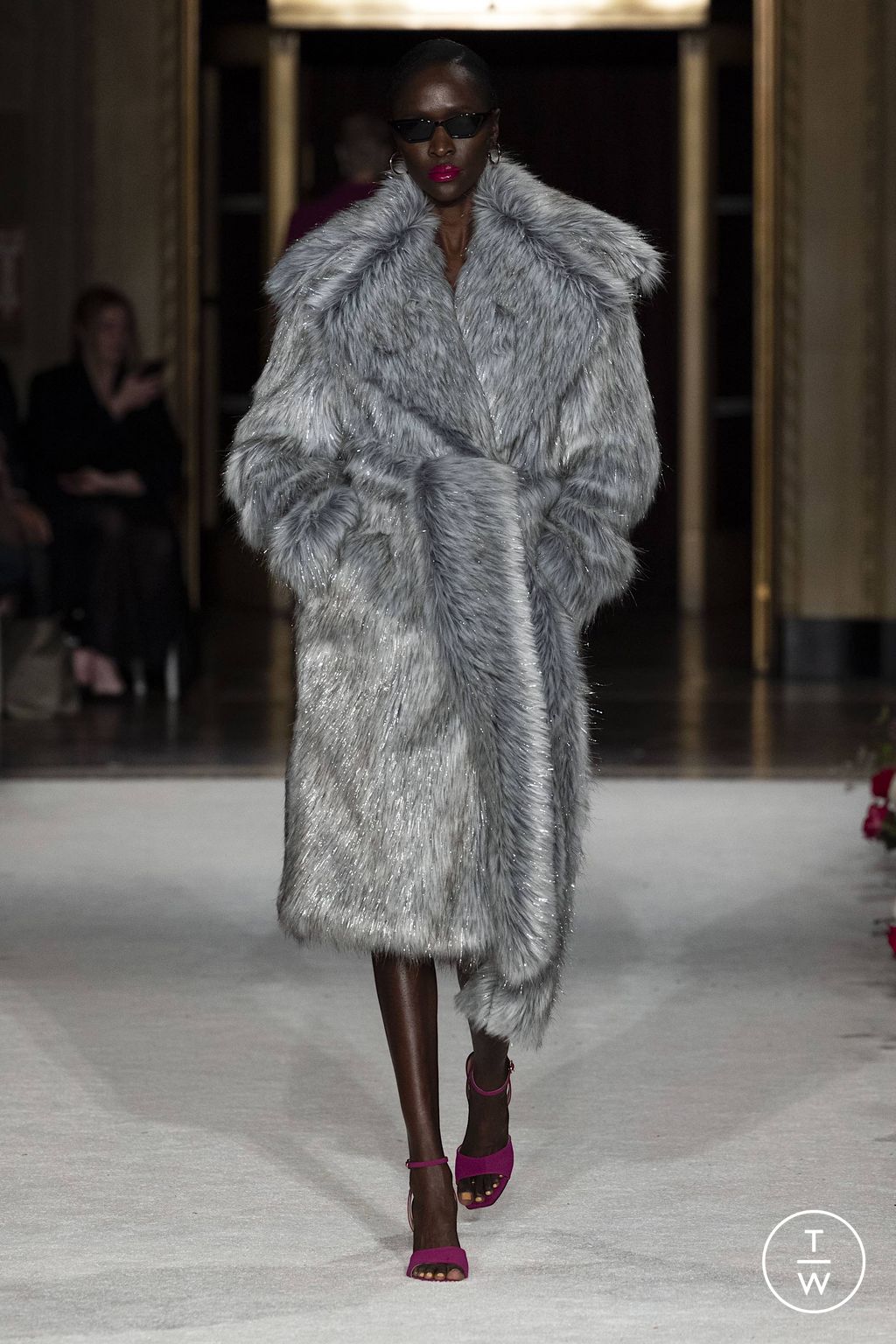 Fashion Week New York Fall/Winter 2023 look 37 from the Christian Siriano collection 女装
