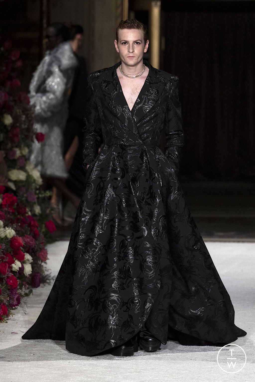 Fashion Week New York Fall/Winter 2023 look 39 from the Christian Siriano collection 女装