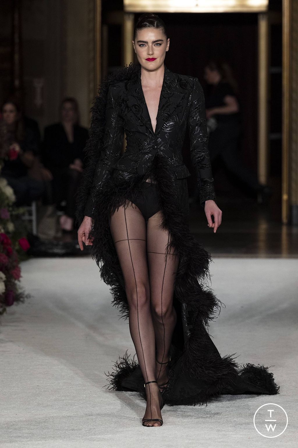 Fashion Week New York Fall/Winter 2023 look 40 from the Christian Siriano collection 女装