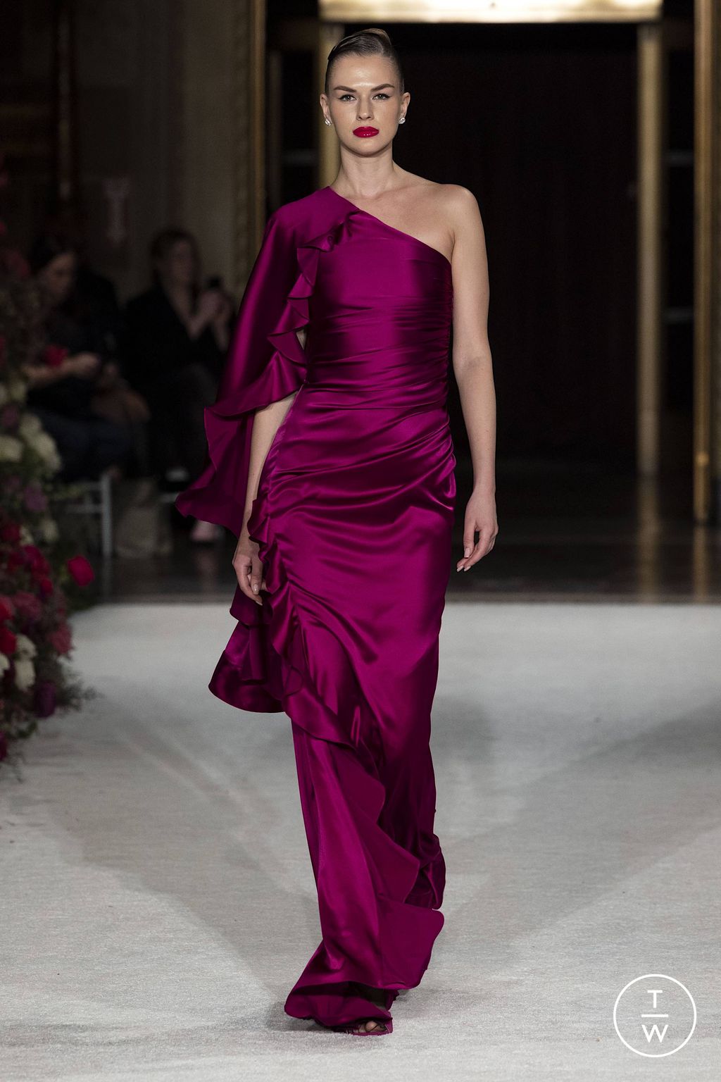 Fashion Week New York Fall/Winter 2023 look 42 from the Christian Siriano collection 女装