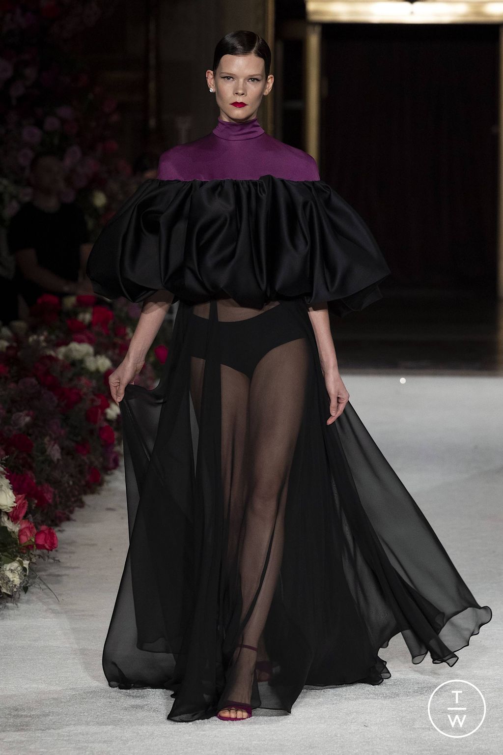 Fashion Week New York Fall/Winter 2023 look 49 de la collection Christian Siriano womenswear