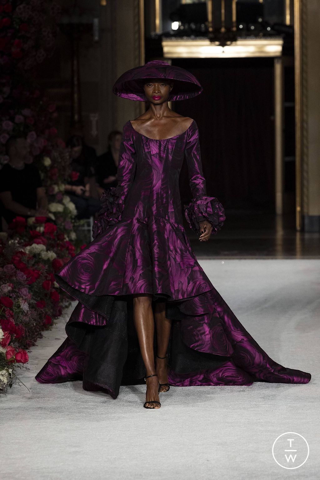 Fashion Week New York Fall/Winter 2023 look 50 from the Christian Siriano collection womenswear