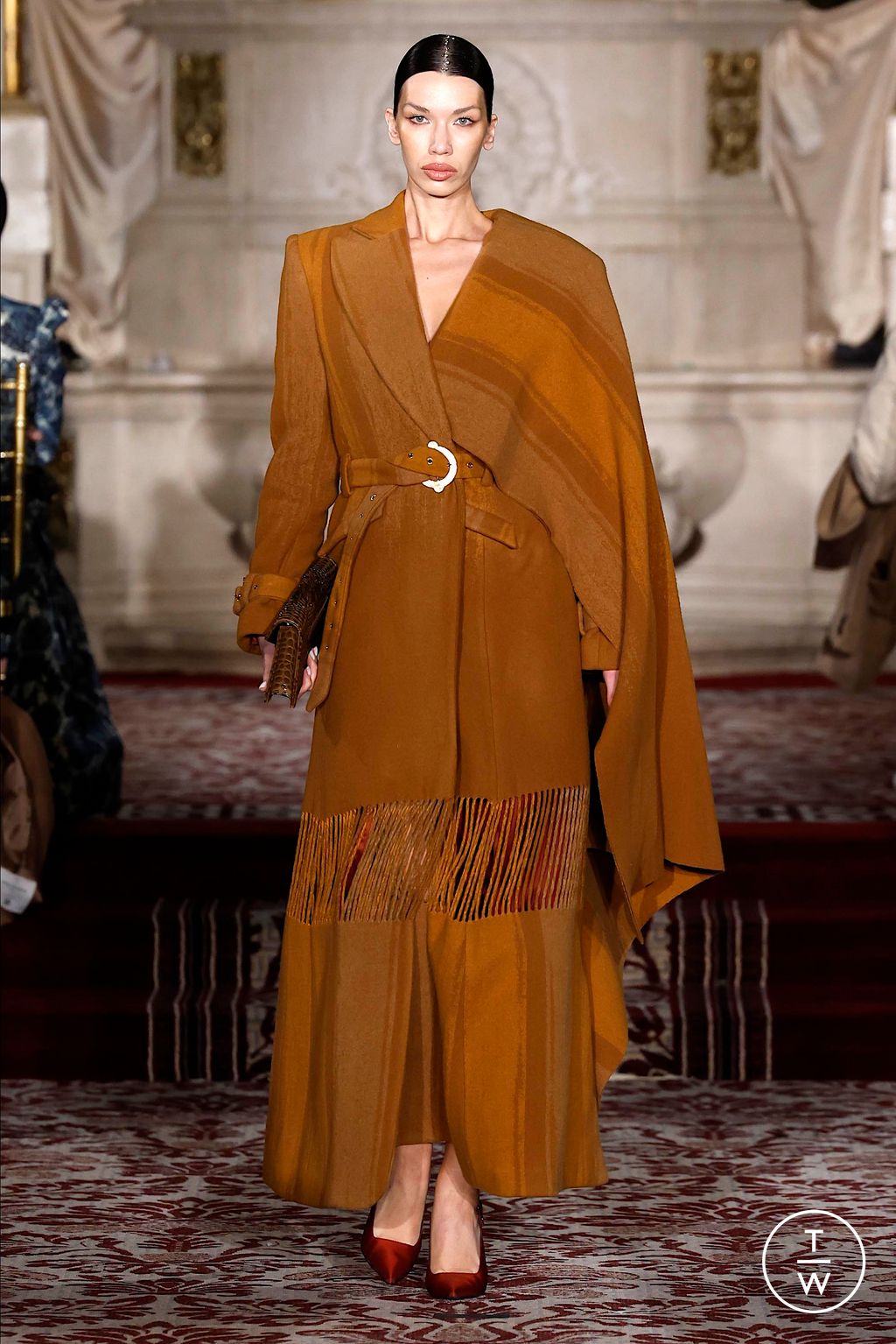 Fashion Week New York Fall/Winter 2024 look 5 from the Christian Siriano collection womenswear
