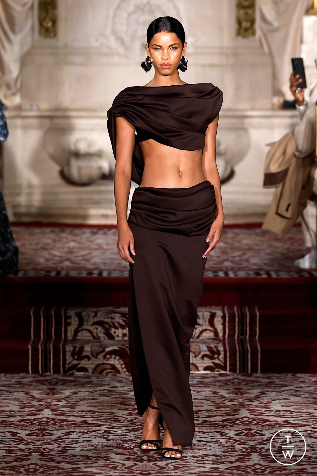 Fashion Week New York Fall/Winter 2024 look 6 de la collection Christian Siriano womenswear