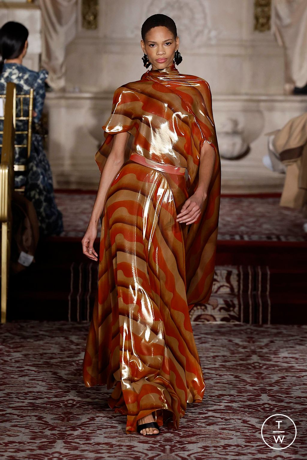 Fashion Week New York Fall/Winter 2024 look 16 from the Christian Siriano collection 女装