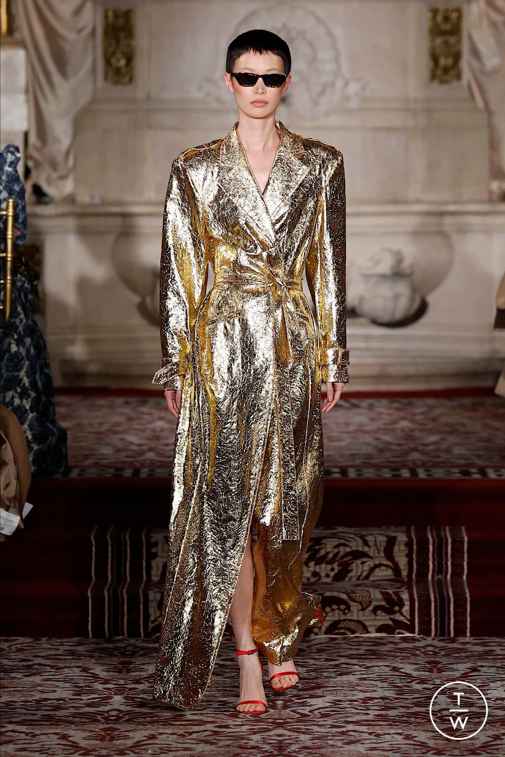 Fashion Week New York Fall/Winter 2024 look 21 from the Christian Siriano collection 女装