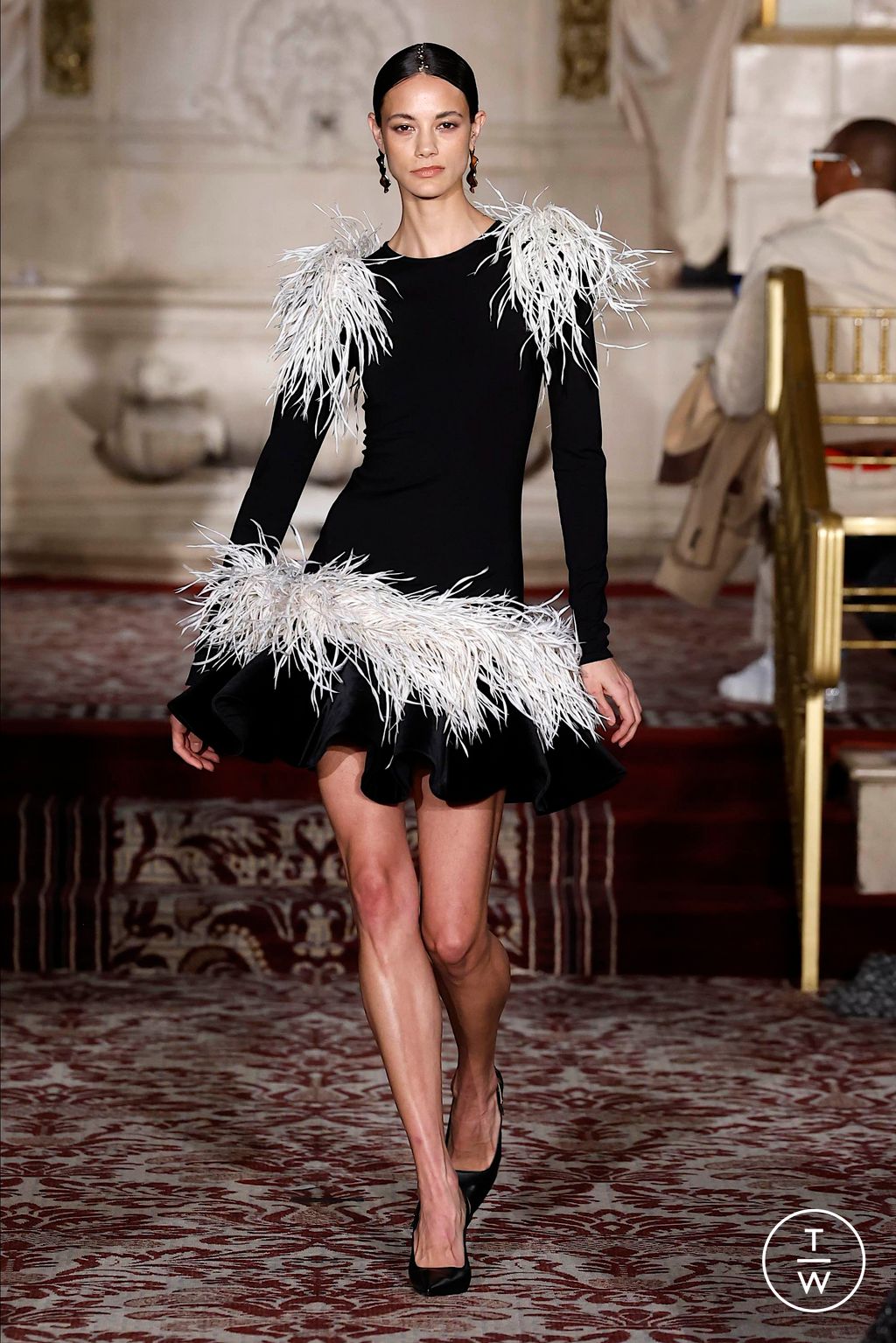 Fashion Week New York Fall/Winter 2024 look 33 from the Christian Siriano collection womenswear