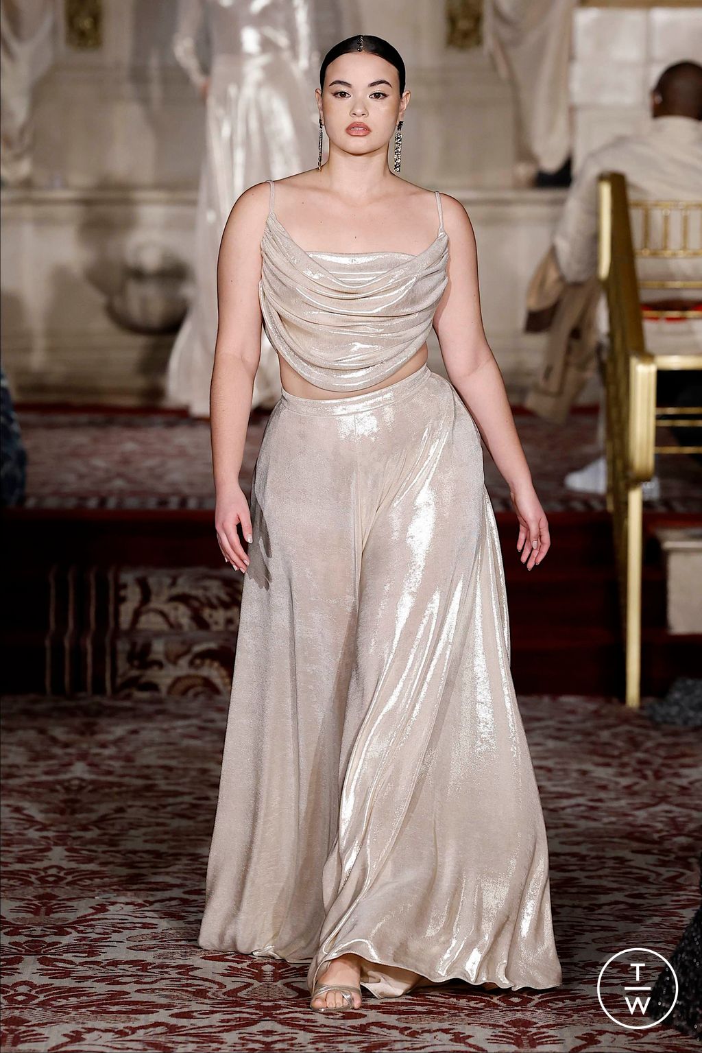 Fashion Week New York Fall/Winter 2024 look 36 from the Christian Siriano collection 女装