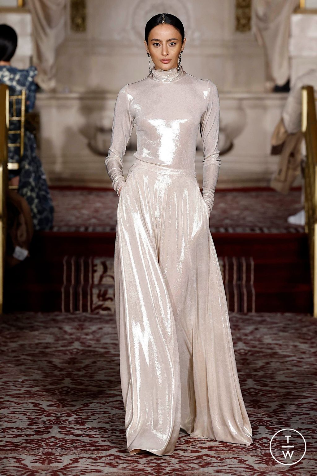 Fashion Week New York Fall/Winter 2024 look 37 from the Christian Siriano collection womenswear