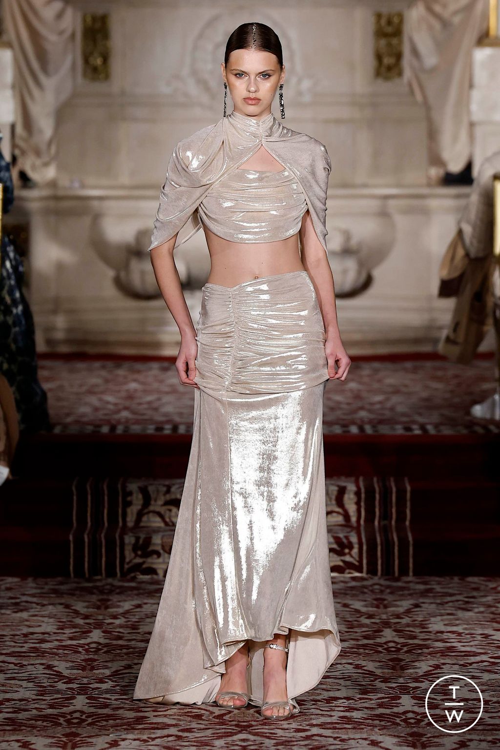 Fashion Week New York Fall/Winter 2024 look 39 from the Christian Siriano collection 女装