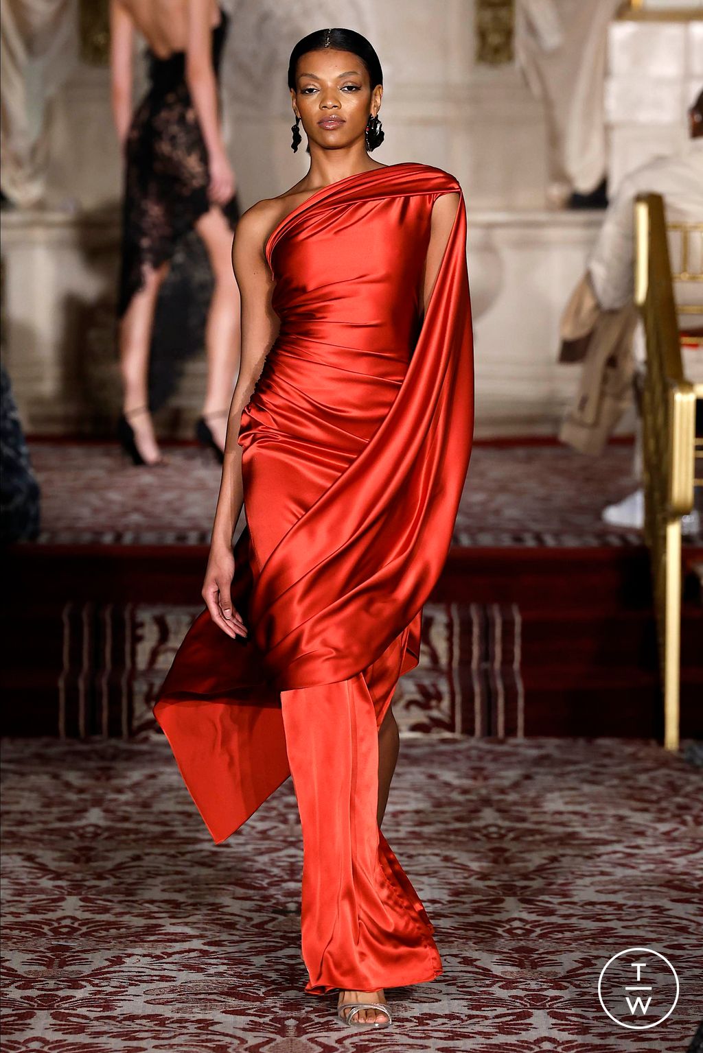 Fashion Week New York Fall/Winter 2024 look 41 from the Christian Siriano collection 女装
