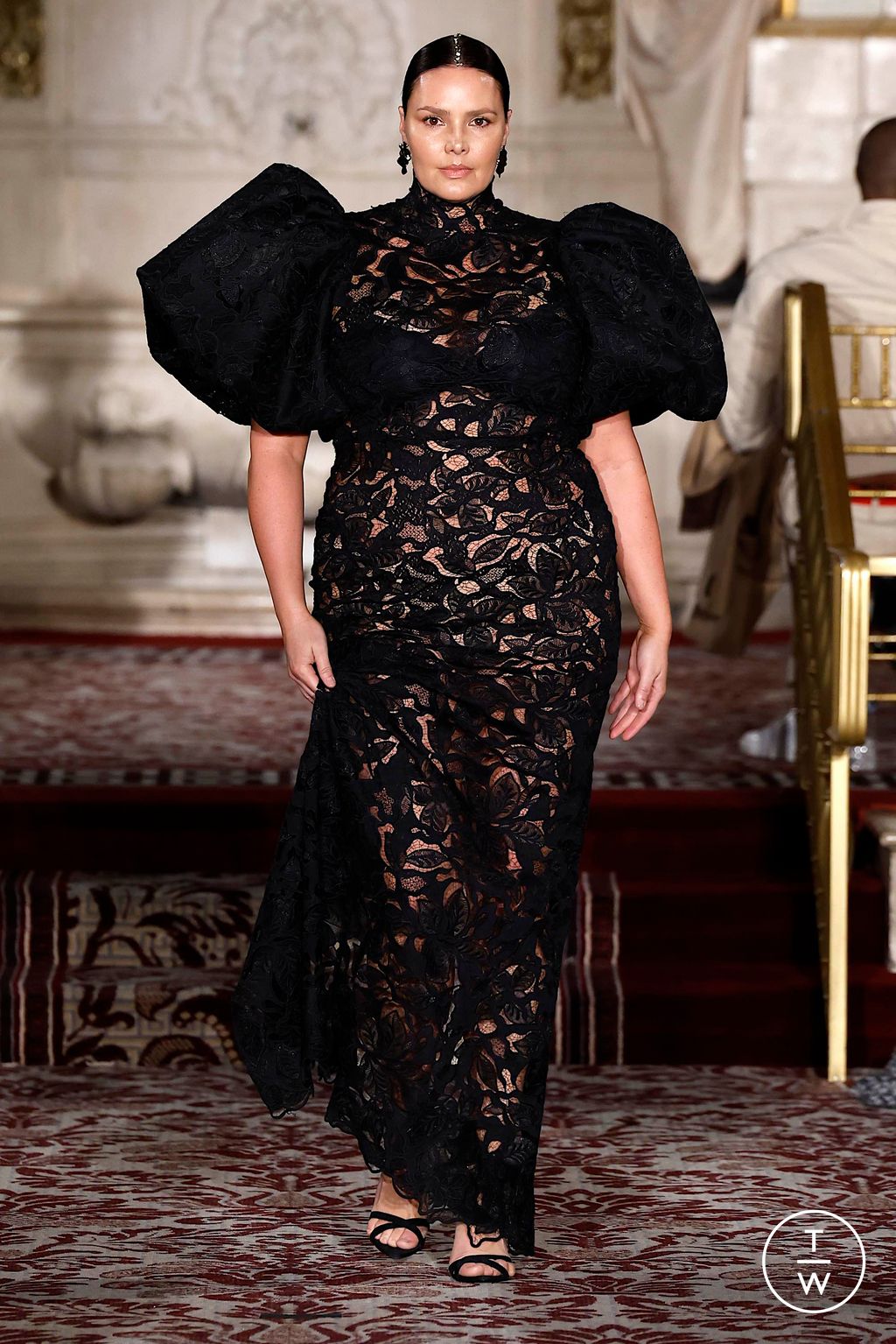 Fashion Week New York Fall/Winter 2024 look 43 from the Christian Siriano collection womenswear